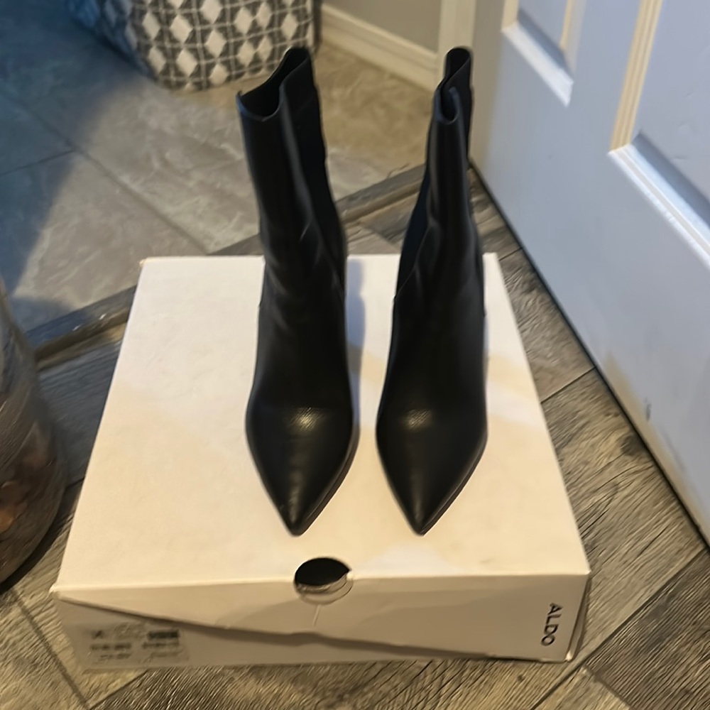 Aldo larelawien size 9